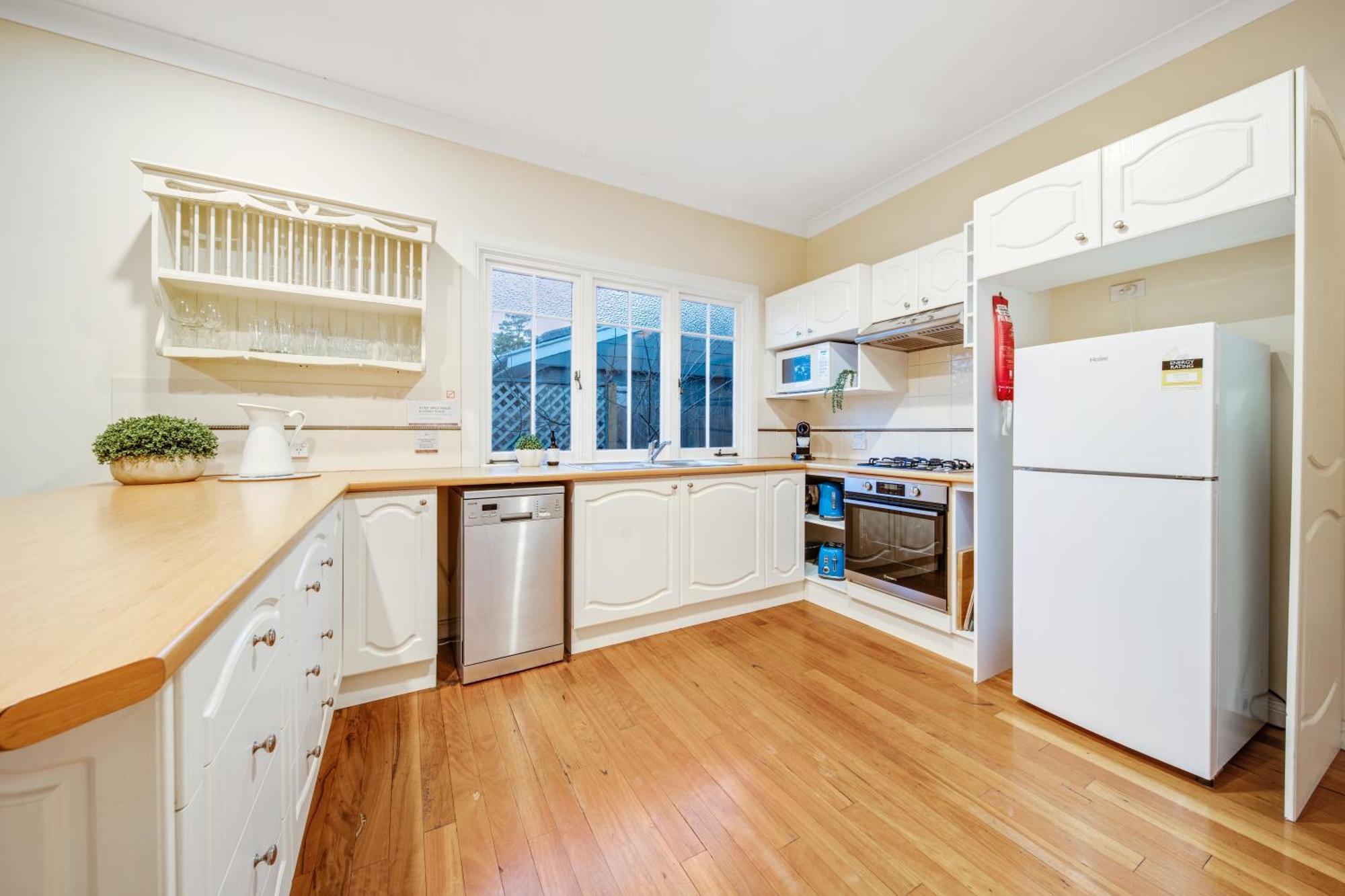 Whispering Pines Cottages Уэнтворт-Фолс Номер фото