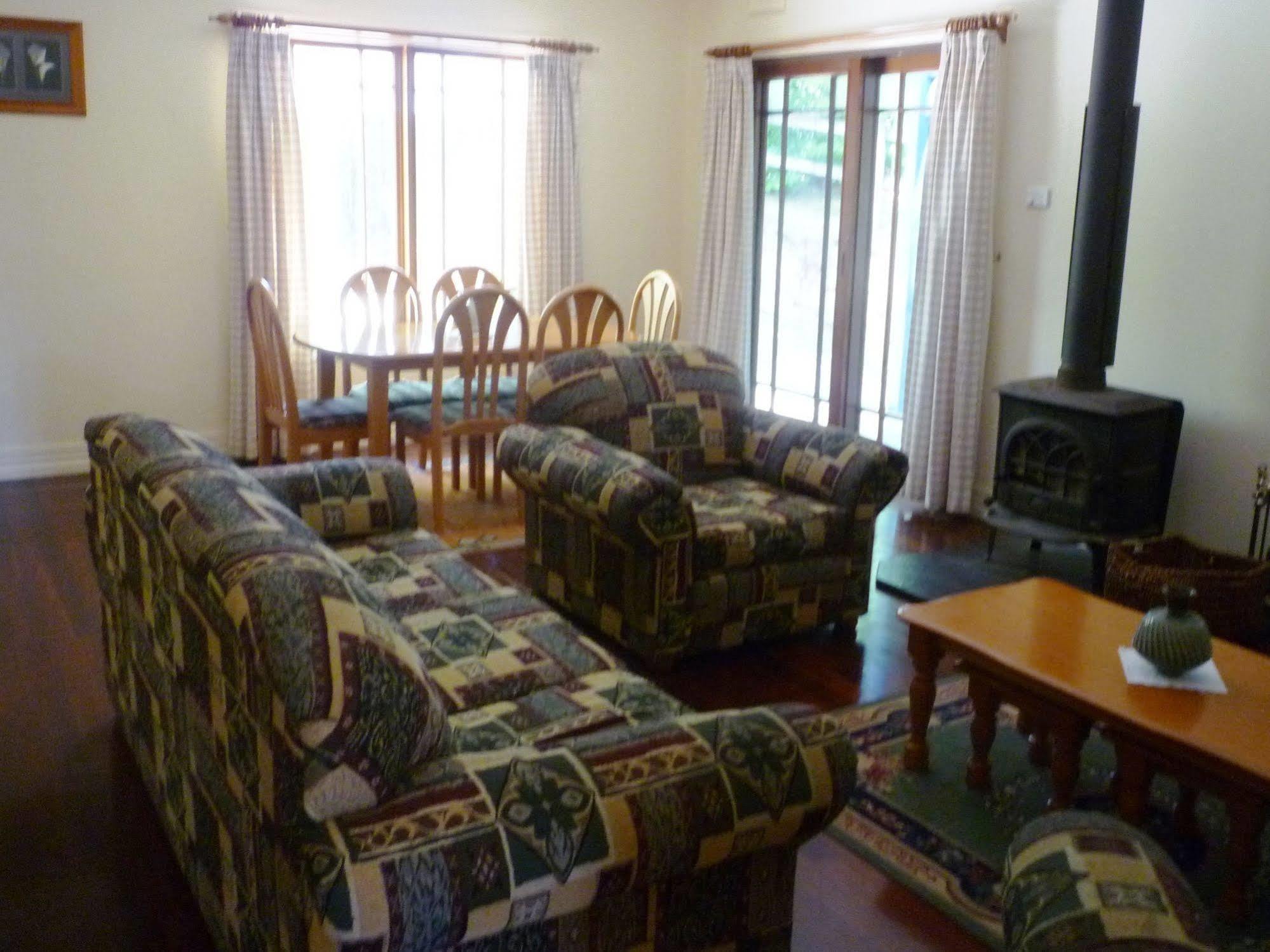 Whispering Pines Cottages Уэнтворт-Фолс Экстерьер фото